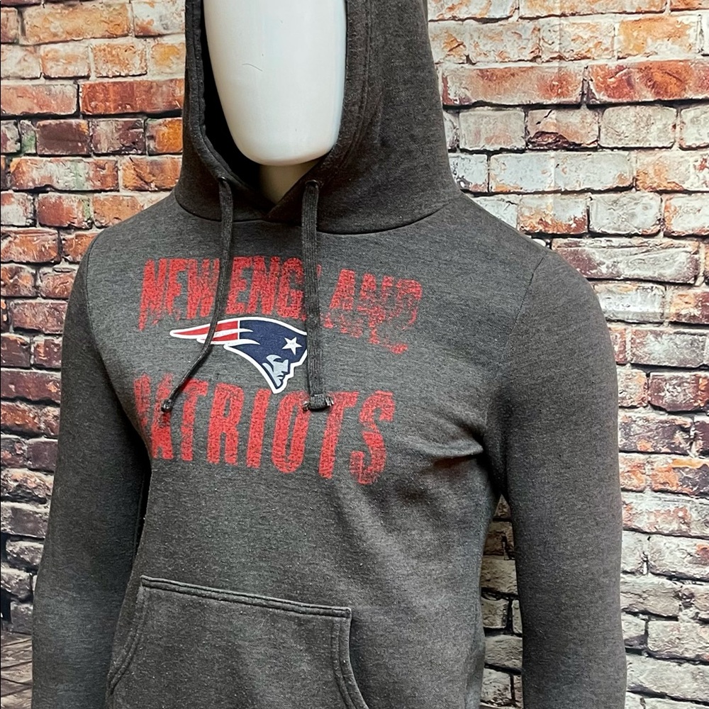 NFL woman’s N England Pats